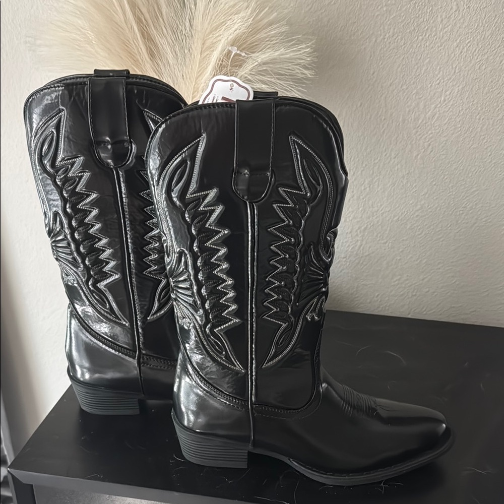 NWT Black Western Patten Leather Style Cowboy Boots
